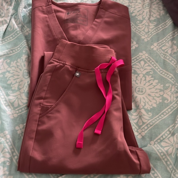 Figs uniform. Beautiful mineral mauve color. NWT too small for me. Never used - Picture 2 of 3